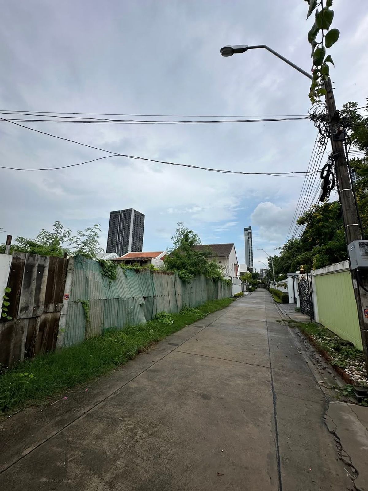 ขายที่ดินลาดพร้าว เซ็นทรัลลาดพร้าว : ที่ดิน ลาดพร้าว ซอย 19 350 เมตร จากปากซอย ใกล้ MRT ห้าแยกลาดพร้าว