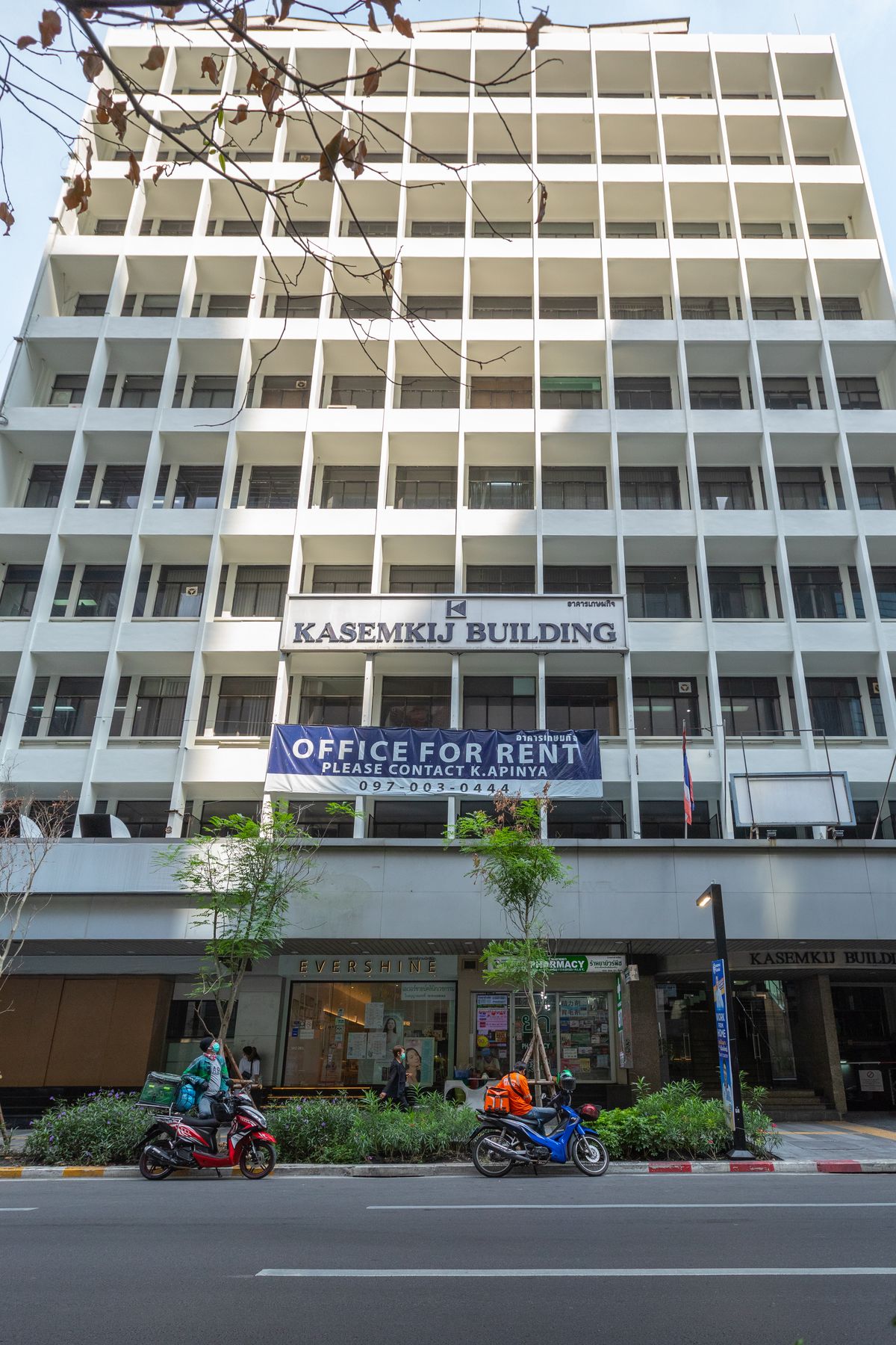 For RentOfficeSilom, Saladaeng, Bangrak : Office near BTS Sala Daeng / MRT Silom near the hospital, school, department store