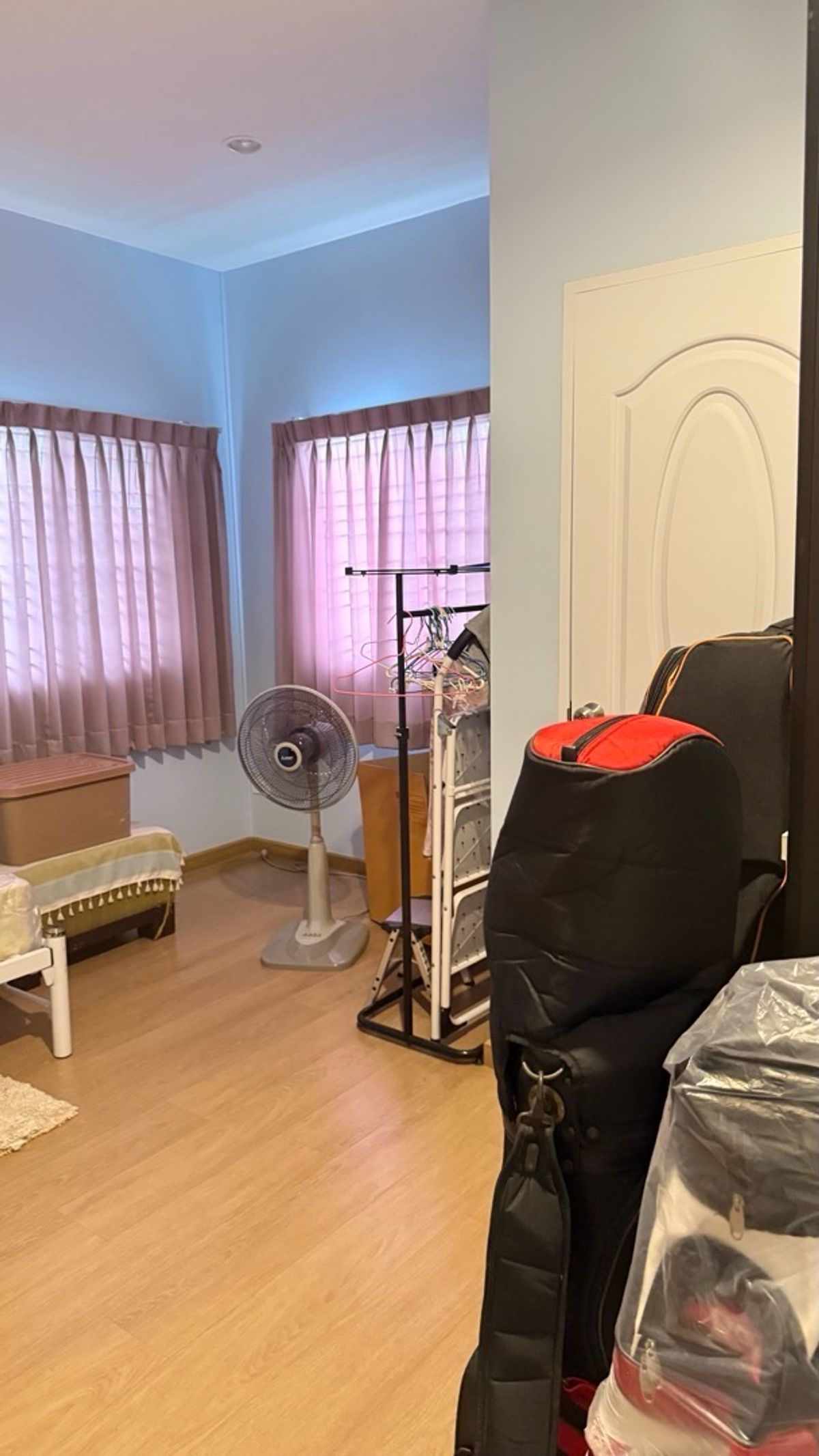 For SaleHouseBang Sue, Wong Sawang, Tao Pun : 🏡 Single house for sale Beautiful, angelic condition, Prachachuen Soi 6 (Soi Chotisati), 16.9 million baht. ✨ Big house, warm atmosphere. Ready to move in immediately.📍 Good location, convenient travel, near Prachachuen. Details of the house	• Land si