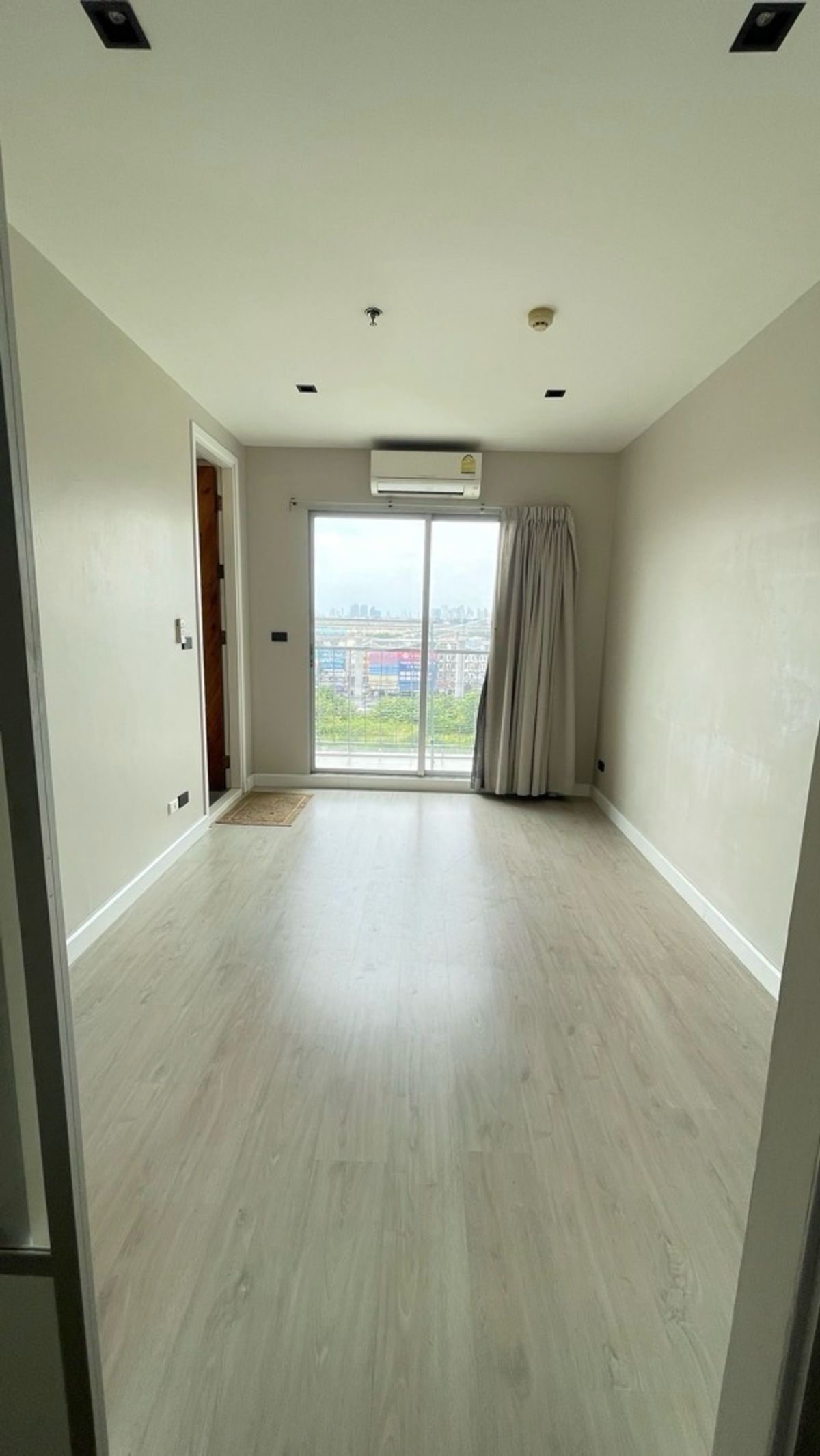 For RentCondoPattanakan, Srinakarin : Rent The Parkland Srinakarin (The Parkland Srinakarin)  🛏️ 2 bedrooms 🛁 2 bathrooms 🛋️ 1 living room size 66 sqm. Floor 8, B ⛲️ City View ✨ Price 17,000 baht ✨ There is a real video 📸