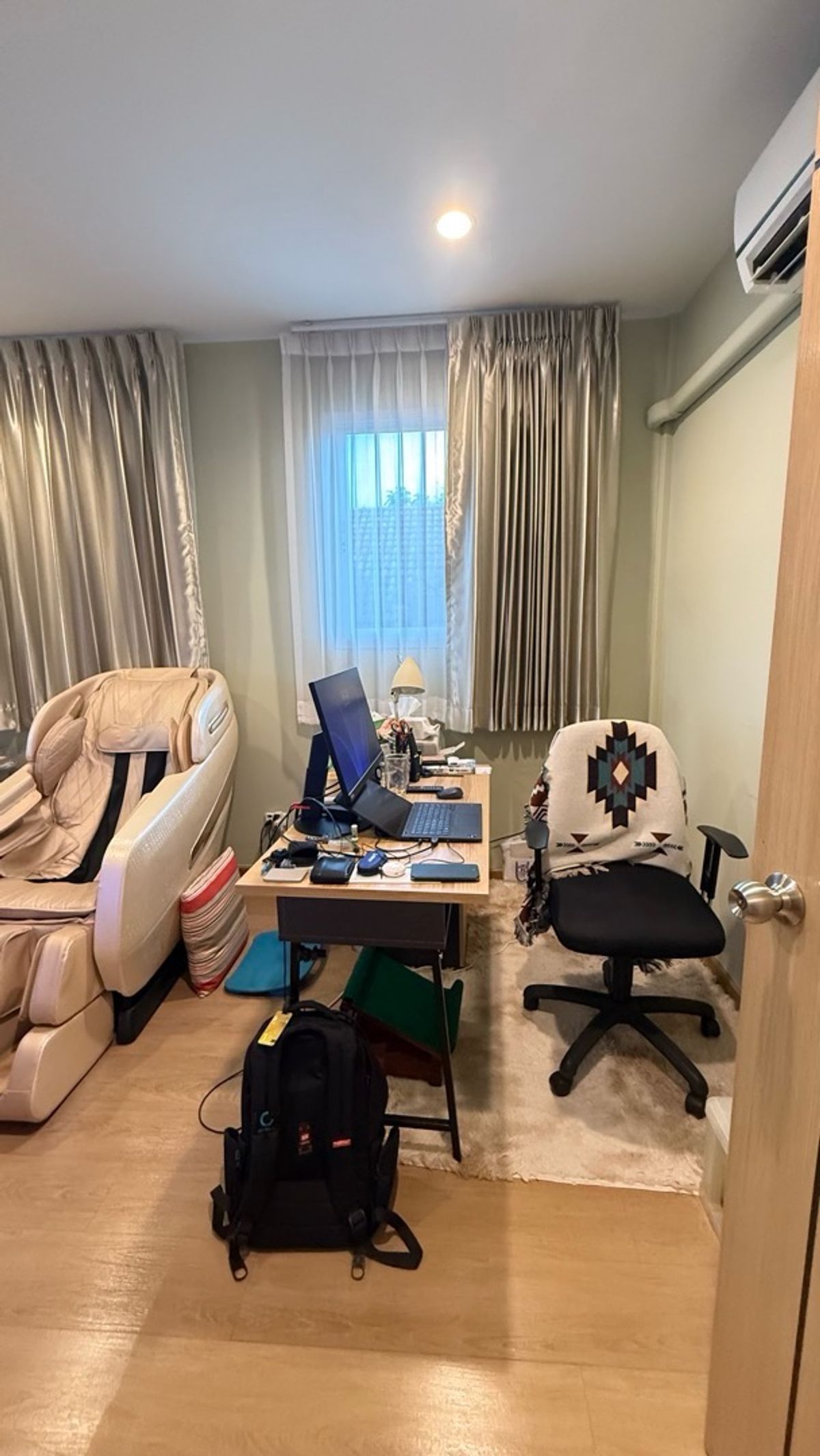 For SaleHouseBang Sue, Wong Sawang, Tao Pun : 🏡 Single house for sale Beautiful, angelic condition, Prachachuen Soi 6 (Soi Chotisati), 16.9 million baht. ✨ Big house, warm atmosphere. Ready to move in immediately.📍 Good location, convenient travel, near Prachachuen. Details of the house	• Land si