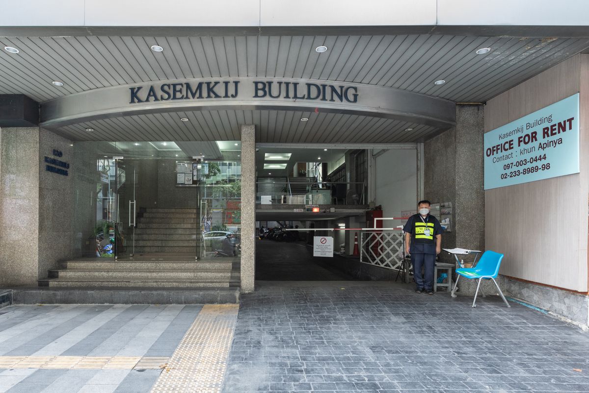 For RentOfficeSilom, Saladaeng, Bangrak : Office near BTS Sala Daeng / MRT Silom near the hospital, school, department store