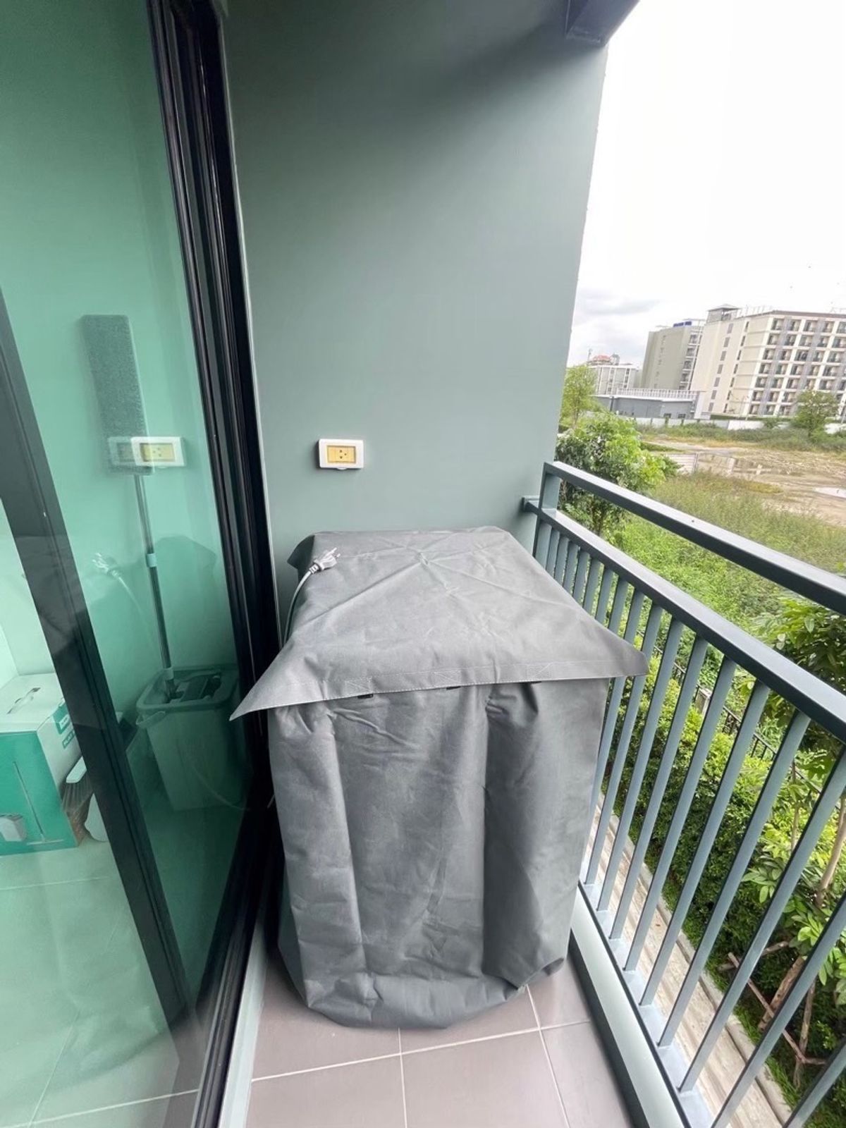 For RentCondoPattanakan, Srinakarin : Icondo Active Phatthanakan, 3rd floor, price 11,000 baht, beautiful new room, ready to stay