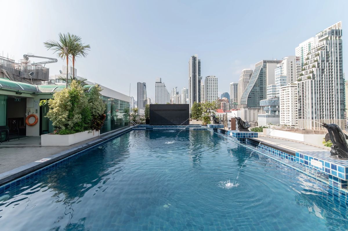 ให้เช่าสุขุมวิท อโศก ทองหล่อ : Line ID : @zimple_asset  เซอร์วิสอพาร์ทเมนท์ใจกลางสุขุมวิท23 อโศก ตกแต่งแบบฟูลเฟอร์นิท มีสระว่ายน้ำ ฟิตเนส ที่จอดรถ และรถบริการส่งที่BTS/MRT สามารถเช่าระยะสั้นได้ 