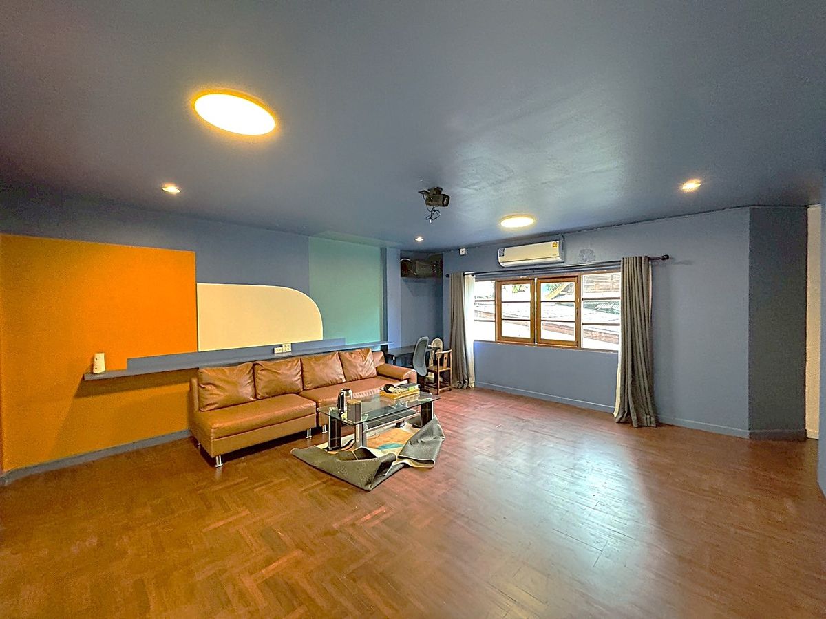 For RentTownhomeSukhumvit, Asoke, Thonglor : Modern Townhouse in Thonglor, Ideal for Residential Living or Business Use ** NO CO-AGENT ** 