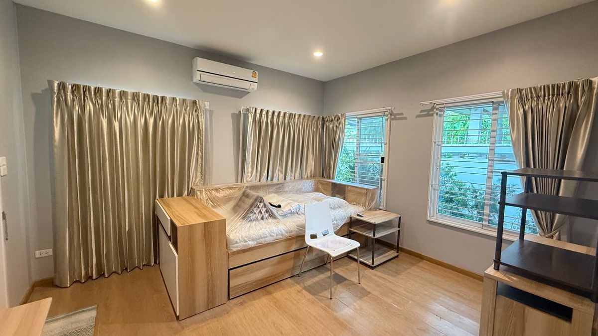 For SaleHouseBang Sue, Wong Sawang, Tao Pun : 🏡 Single house for sale Beautiful, angelic condition, Prachachuen Soi 6 (Soi Chotisati), 16.9 million baht. ✨ Big house, warm atmosphere. Ready to move in immediately.📍 Good location, convenient travel, near Prachachuen. Details of the house	• Land si