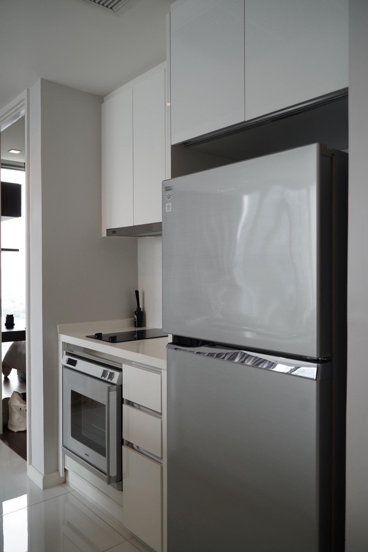 ขายคอนโดสาทร นราธิวาส : 07/03/2026, รวมค่าโอนคอนโด Urbana Sathorn 1 นอน ใกล้ BTS ศาลาแดง 70 ตร.ม. สไตล์หรู ราคา 8.99 ล้าน พร้อมสระว่ายน้ำ-ฟิตเนส!