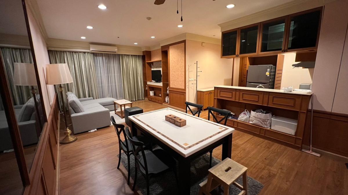 For SaleCondoRatchathewi,Phayathai : 03/04/2026, Outstanding condo in the heart of Ratchathewi!
2 bedrooms, 98 sqm, only 350 m to BTS. 0642748883