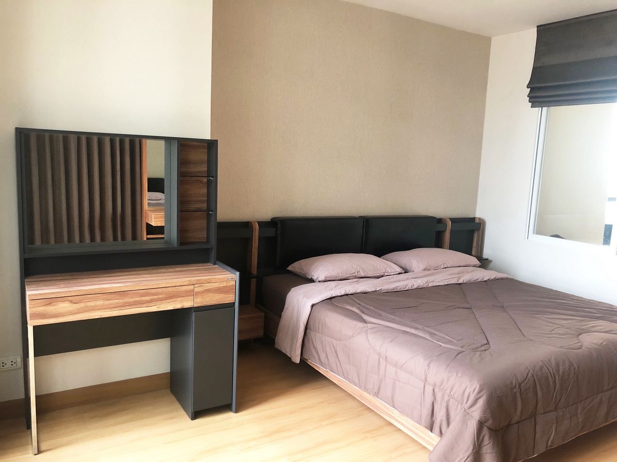 ขายคอนโดรัชดา ห้วยขวาง : นักลงทุนเชิญทางนี้ 📍Life@รัชดา-สุทธิสาร 43 ตร. มีอ่างอาบน้ำ ✨ ขายพร้อมผู้เช่า เพียง 4.1 ลบ. ✨ ติด MRT หน้าโครงการ 0 เมตร ( สนใจติดต่อ 081-152-6154 ญา ) 1 ห้องนอนกั้นสัดส่วน ครัวปิด ปล่อยเช่าดีมาก ไม่เคยว่าง