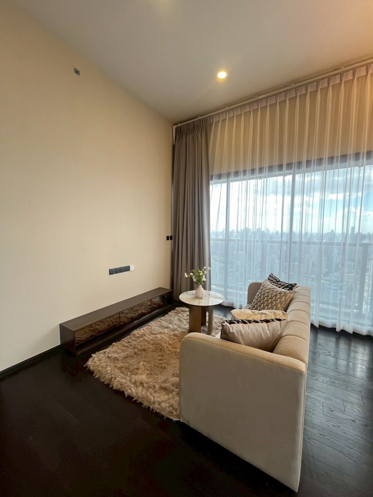 For RentCondoSukhumvit, Asoke, Thonglor : 🔥Ready to Move 🔥2 Bedrooms 📍Park Origin Thonglor