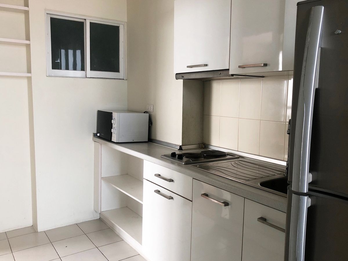 ขายคอนโดรัชดา ห้วยขวาง : นักลงทุนเชิญทางนี้ 📍Life@รัชดา-สุทธิสาร 43 ตร. มีอ่างอาบน้ำ ✨ ขายพร้อมผู้เช่า เพียง 4.1 ลบ. ✨ ติด MRT หน้าโครงการ 0 เมตร ( สนใจติดต่อ 081-152-6154 ญา ) 1 ห้องนอนกั้นสัดส่วน ครัวปิด ปล่อยเช่าดีมาก ไม่เคยว่าง