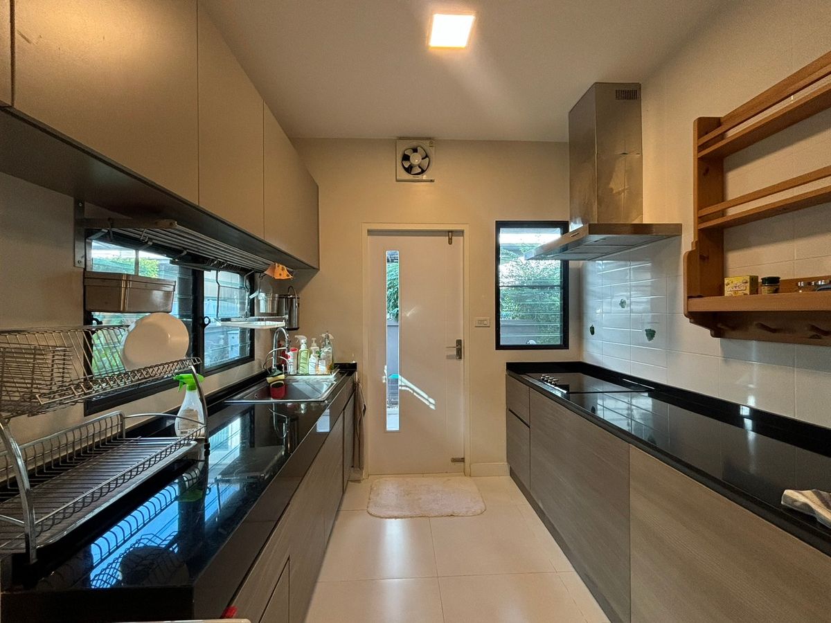 For SaleHouseBangna, Bearing, Lasalle : Mantana 1 Bangna KM.7 by Land & Houses, Corner house ready to move