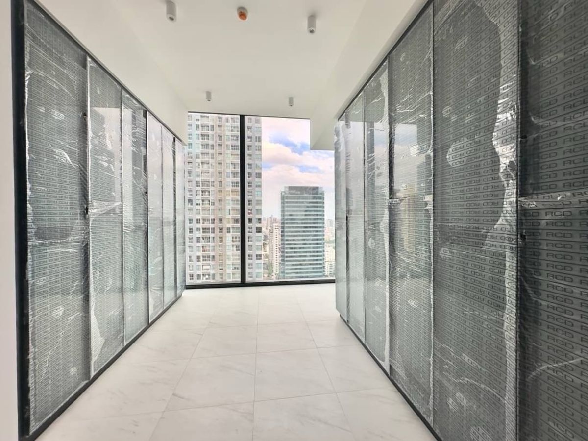 For SaleCondoSathorn, Narathiwat : 🔥Hot deal🔥 𝗧𝗮𝗶𝘁 𝗦𝗮𝘁𝗵𝗼𝗿𝗻 𝟭𝟮 - Last Unit 🦮🐈 | 3 🛌 3 🛁 239.11 SQ.M. Exclusive Deal 065-6956939 (Raisin)