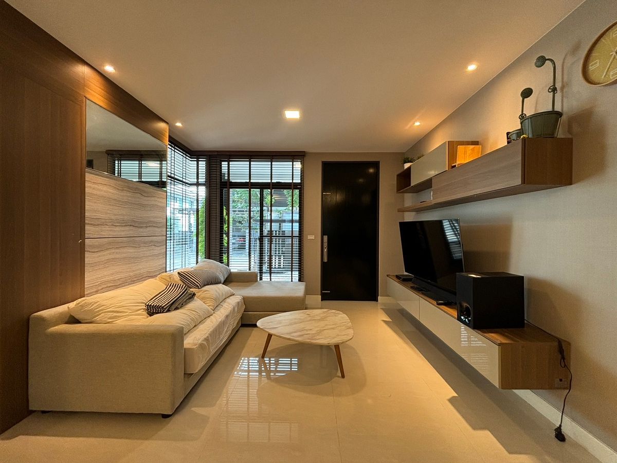 For SaleHouseBangna, Bearing, Lasalle : Mantana 1 Bangna KM.7 by Land & Houses, Corner house ready to move