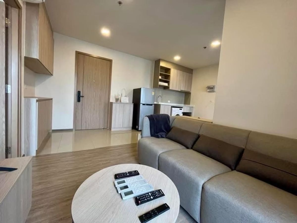 For RentCondoOnnut, Udomsuk : ♥ ️ Rental by Sansiri, a new condo with a complete decoration, good location, Sukhumvit 71 Near the Bangkok International School, only 5 minutes to Ekkamai. The room is spacious, comfortable. Interested in making an appointment to make an appointment in a