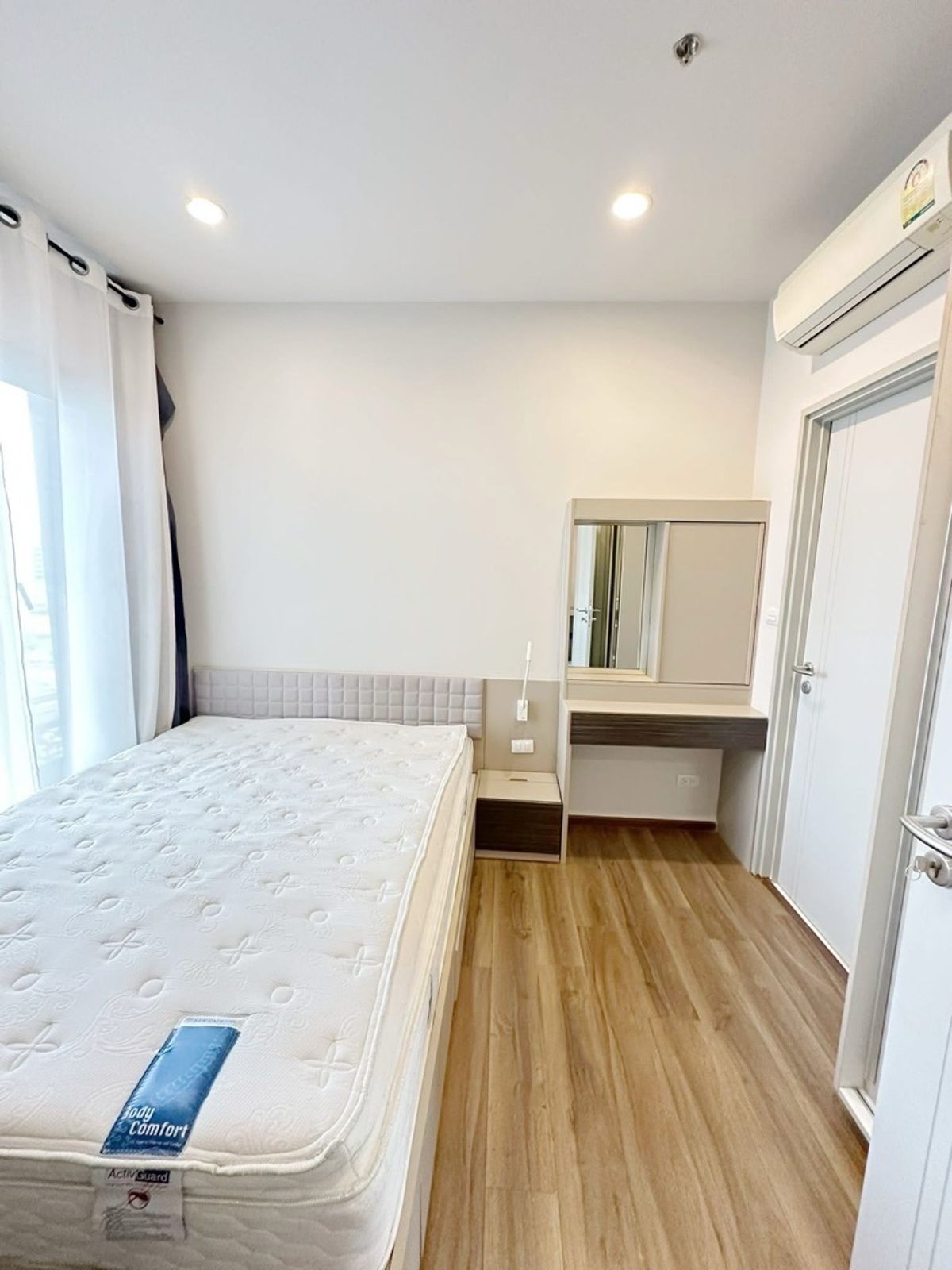 For RentCondoSapankwai,Jatujak : 📍โครงการ : Onyx Phahonyothin  ออนิกซ์ พหลโยธิน 
🚝 ใกล้ : BTS สะพานควาย 250 เมตร (เดิน 3 นาที)
💵 ราคาเช่า : 18,000 บาท / เดือน