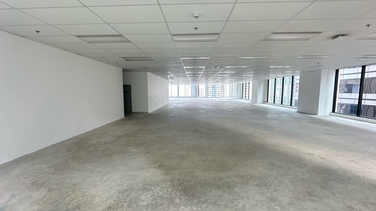 ให้เช่าสำนักงานสาทร นราธิวาส : ให้เช่าสำนักงาน 1270 ตร.ม. ย่านสาทร ใกล้ BTS และ MRT