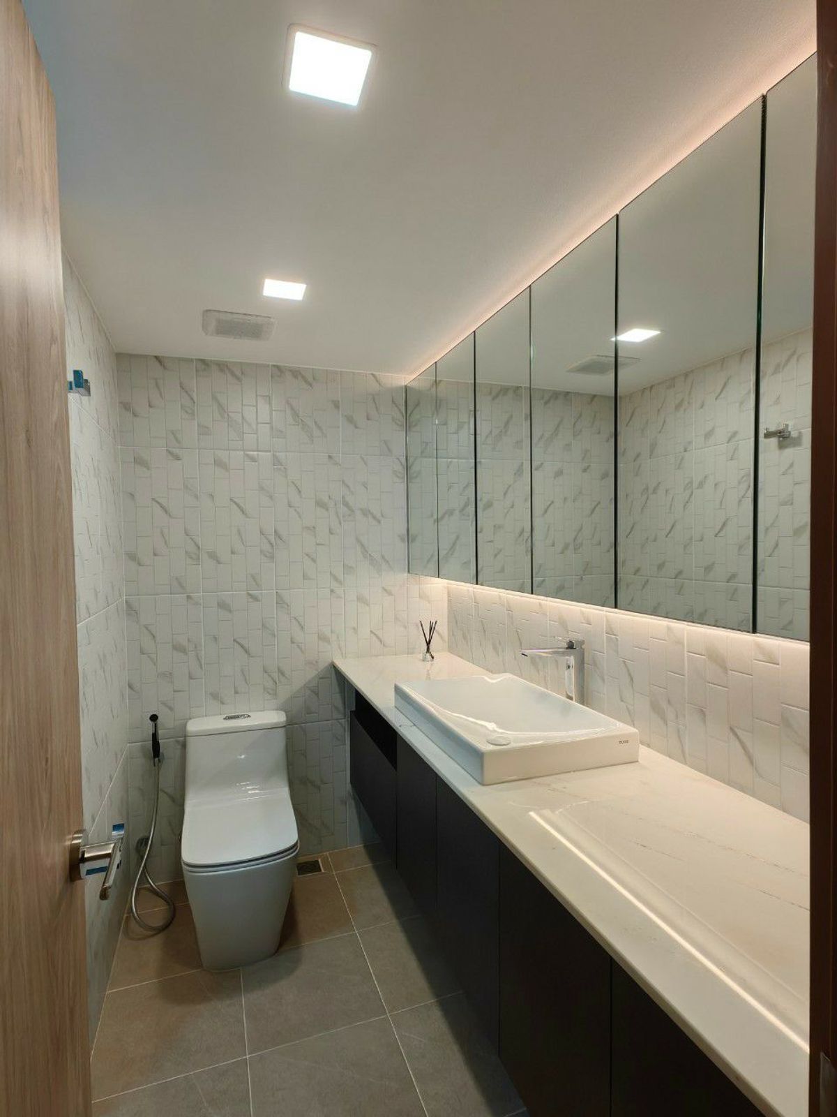 ขายคอนโดวิทยุ ชิดลม หลังสวน : Rare item!! คอนโดคุณภาพดี old money ใจกลางหลังสวน ทำเลซอยสมคิด ห้องสวย Newly renovated ทั้งห้อง วิวโล่งร่มรื่น✨Somkid Gardens✨3 ห้องนอน 3 ห้องน้ำ ขนาด 252 ตร.ม ใกล้ BTS / MRT ชิดลม (0.5 กม.) Tel.0982645161 