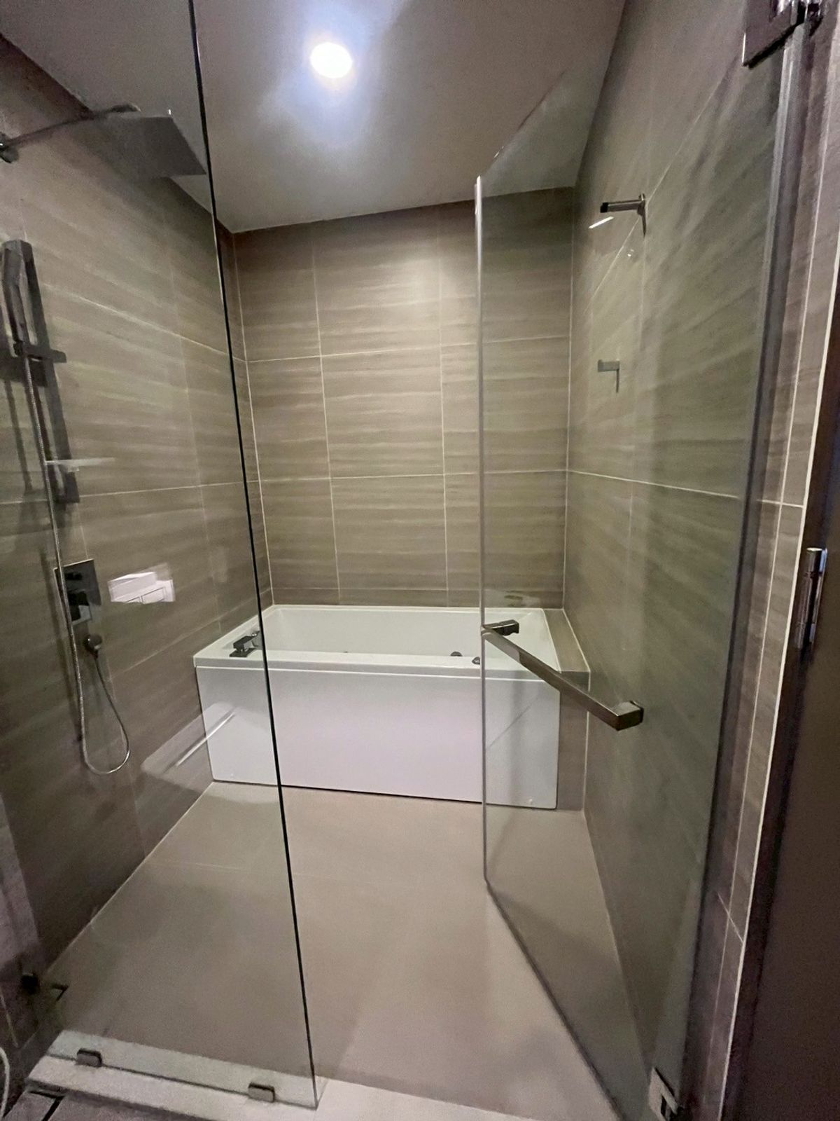 For RentCondoSukhumvit, Asoke, Thonglor : 🔥Ready to Move 🔥2 Bedrooms 📍Park Origin Thonglor