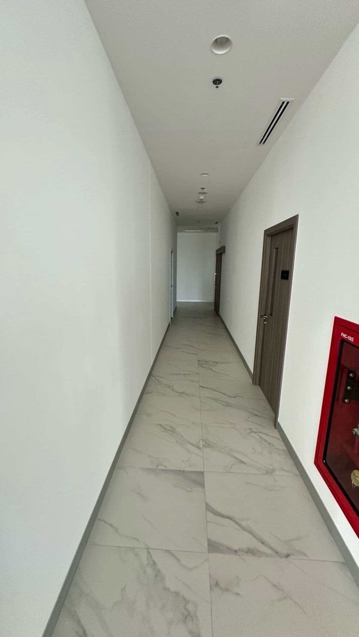 ให้เช่าสำนักงานสาทร นราธิวาส : ให้เช่าสำนักงาน 1270 ตร.ม. ย่านสาทร ใกล้ BTS และ MRT