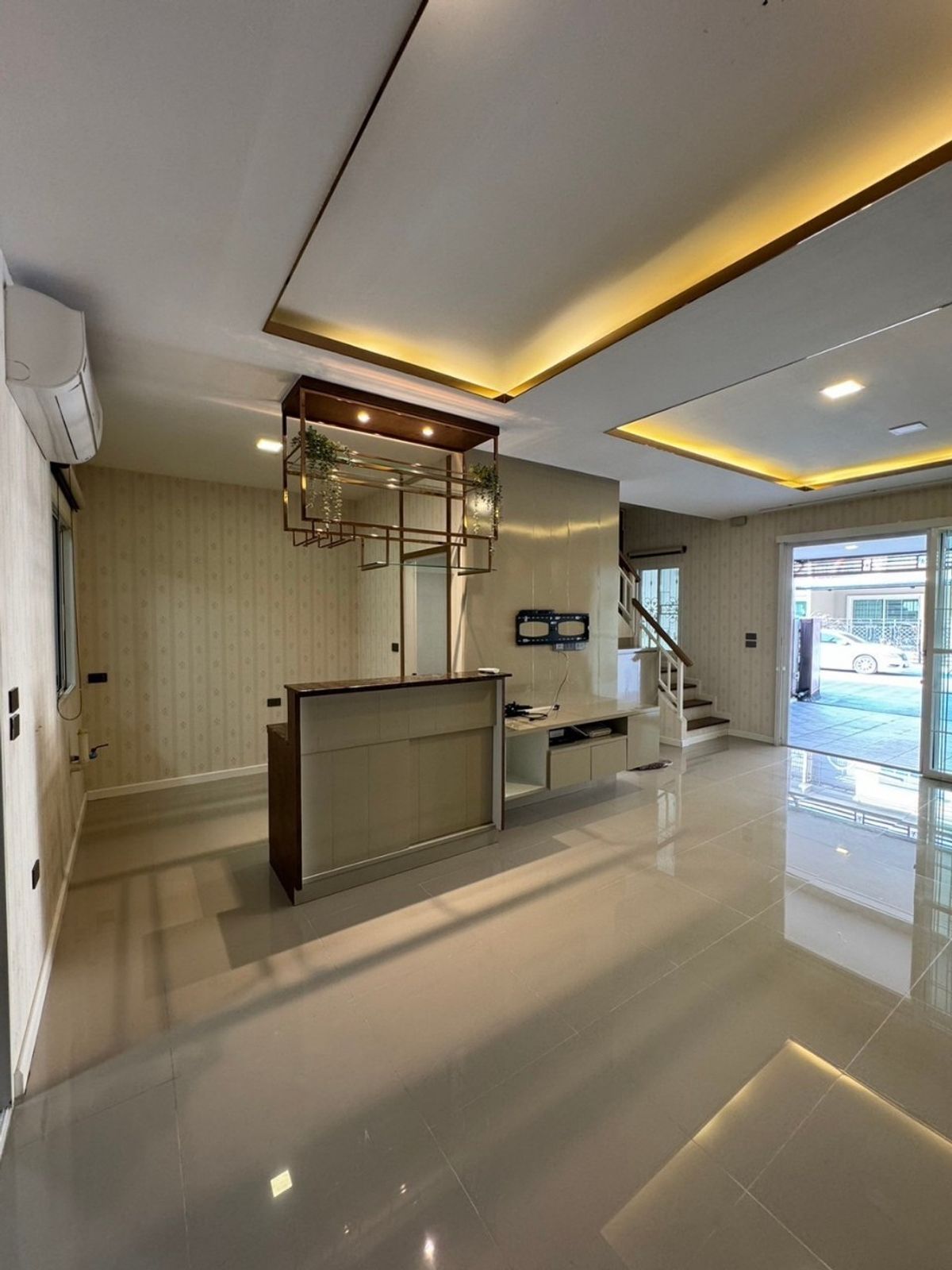 ขายทาวน์โฮมลาดกระบัง สุวรรณภูมิ : ขาย ทาวน์โฮม ใกล้ ถนน กรุงเทพกรีฑา พระราม9, Airport Link ลาดกระบัง ,สนามบินสุวรรณภูมิ