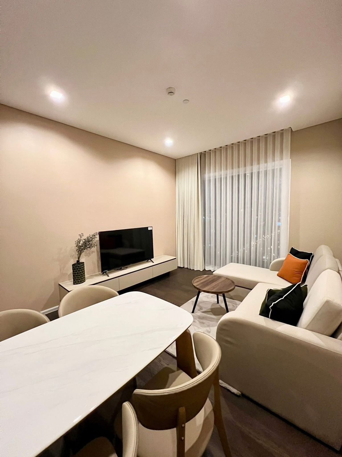 For RentCondoLadprao, Central Ladprao : ⚜️The Saint Residences 🆔 𝐈𝐃 𝐋𝐢𝐧𝐞: @ gloorious1 or https://lin.ee/897DR 𝐂𝐚𝐥𝐥 : 𝟎𝟗𝟗 𝟒𝟗𝟖 𝟐𝟒𝟔𝟏