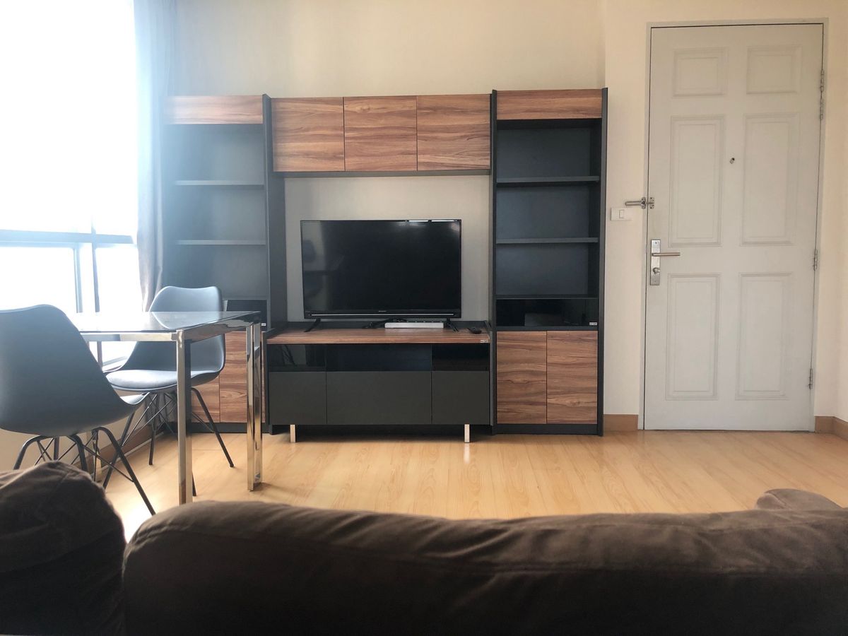 ขายคอนโดรัชดา ห้วยขวาง : นักลงทุนเชิญทางนี้ 📍Life@รัชดา-สุทธิสาร 43 ตร. มีอ่างอาบน้ำ ✨ ขายพร้อมผู้เช่า เพียง 4.1 ลบ. ✨ ติด MRT หน้าโครงการ 0 เมตร ( สนใจติดต่อ 081-152-6154 ญา ) 1 ห้องนอนกั้นสัดส่วน ครัวปิด ปล่อยเช่าดีมาก ไม่เคยว่าง