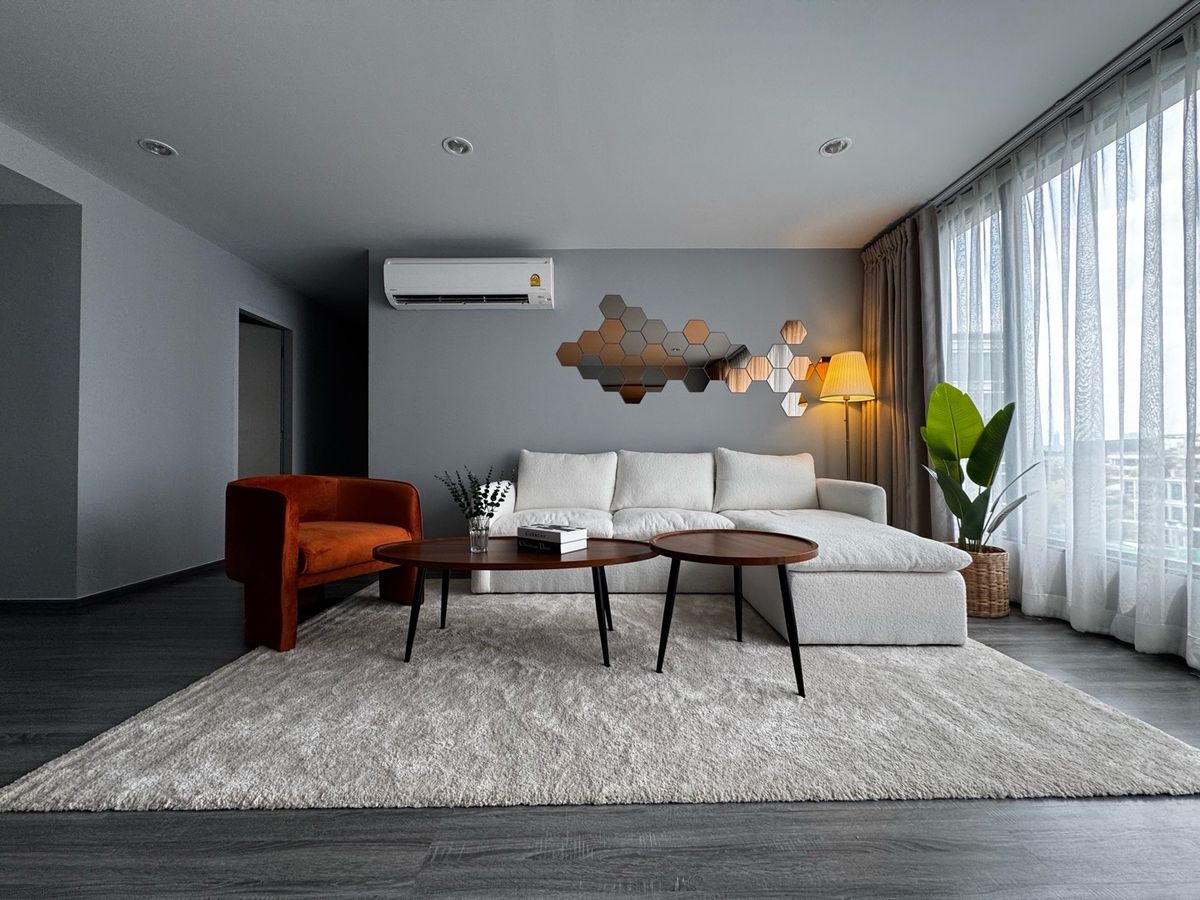 For RentCondoSukhumvit, Asoke, Thonglor : 2 largest size bedroom in the building Wide Pool Pool