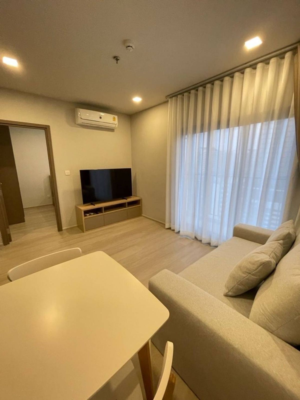 For RentCondoLadprao, Central Ladprao : Near BTS Ha Yaek Lat Phrao, only 300 m.* There is a Sky Walk to connect to MRT Phahonyothin, Central Lat Phrao
