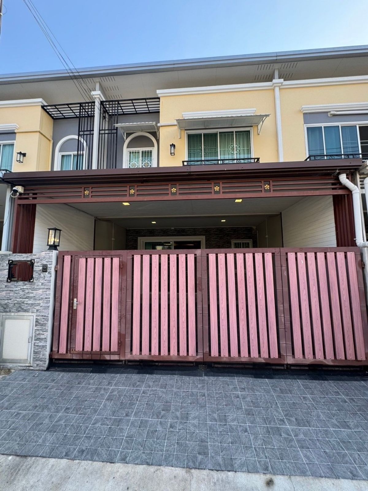 ขายทาวน์โฮมลาดกระบัง สุวรรณภูมิ : ขาย ทาวน์โฮม ใกล้ ถนน กรุงเทพกรีฑา พระราม9, Airport Link ลาดกระบัง ,สนามบินสุวรรณภูมิ