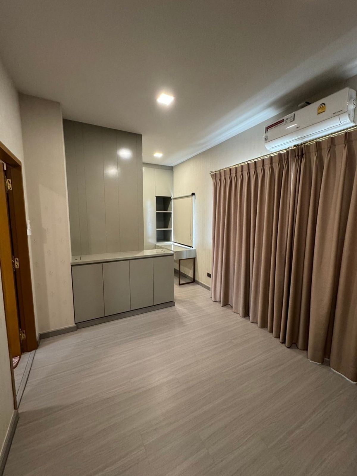 ขายทาวน์โฮมลาดกระบัง สุวรรณภูมิ : ขาย ทาวน์โฮม ใกล้ ถนน กรุงเทพกรีฑา พระราม9, Airport Link ลาดกระบัง ,สนามบินสุวรรณภูมิ