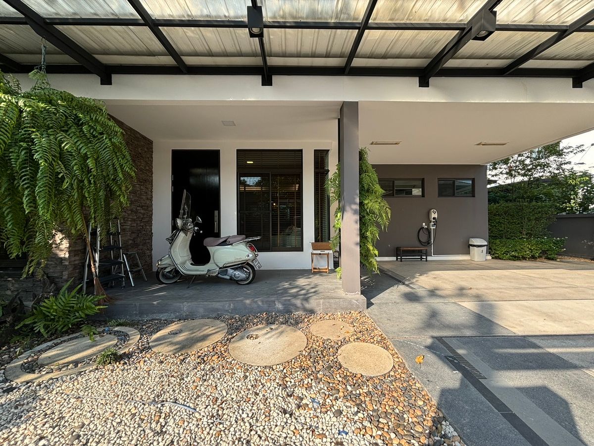 For SaleHouseBangna, Bearing, Lasalle : Mantana 1 Bangna KM.7 by Land & Houses, Corner house ready to move