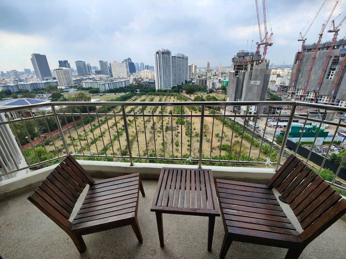 For SaleCondoRama9, Petchburi, RCA : 📢👇 Rare Unit at a Great Price in the New Business District – Rama 9. Perfect for both living and investment with strong rental potential. Prime location surrounded by top shopping malls, international schools, and easy access to expressways.