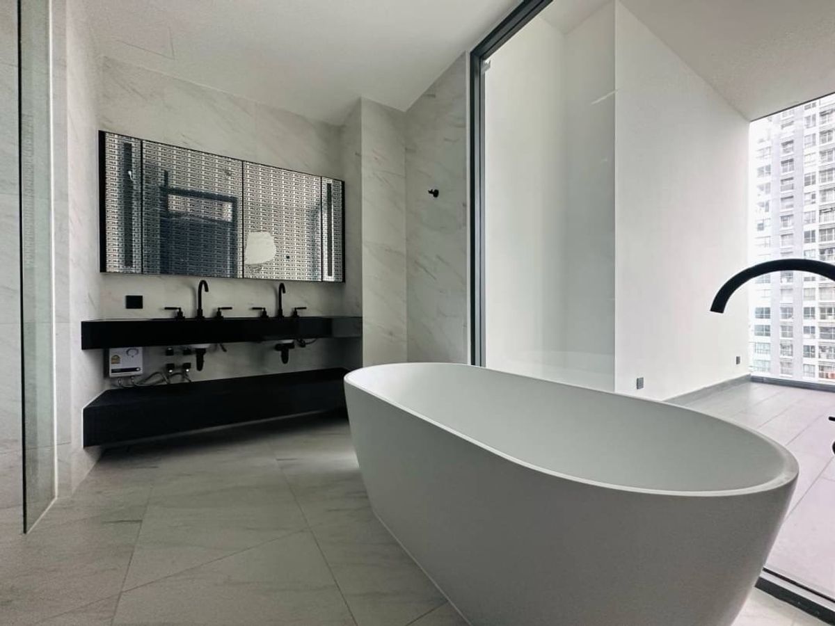 For SaleCondoSathorn, Narathiwat : 🔥Hot deal🔥 𝗧𝗮𝗶𝘁 𝗦𝗮𝘁𝗵𝗼𝗿𝗻 𝟭𝟮 - Last Unit 🦮🐈 | 3 🛌 3 🛁 239.11 SQ.M. Exclusive Deal 065-6956939 (Raisin)