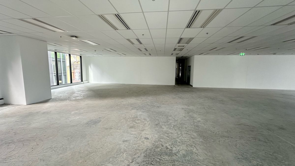 ให้เช่าสำนักงานสาทร นราธิวาส : ให้เช่าสำนักงาน 1270 ตร.ม. ย่านสาทร ใกล้ BTS และ MRT