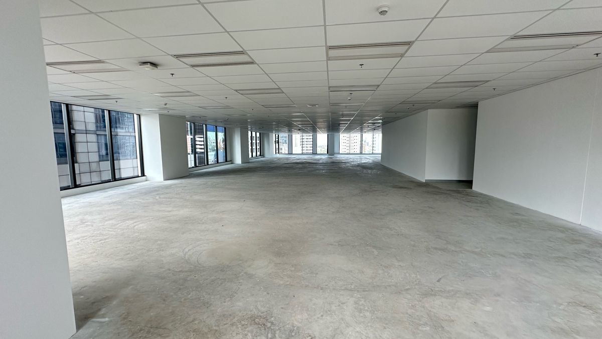 ให้เช่าสำนักงานสาทร นราธิวาส : ให้เช่าสำนักงาน 1270 ตร.ม. ย่านสาทร ใกล้ BTS และ MRT