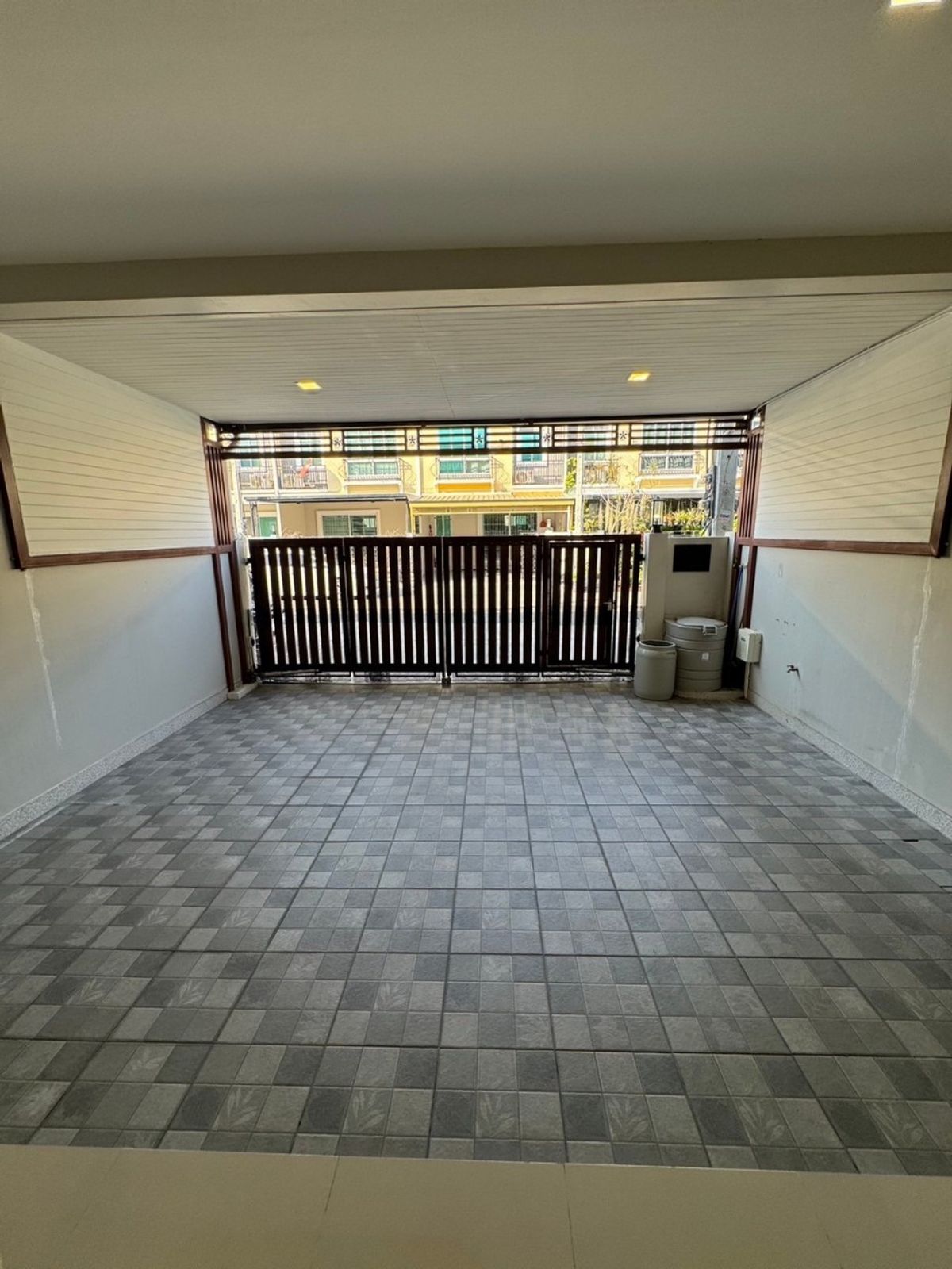 ขายทาวน์โฮมลาดกระบัง สุวรรณภูมิ : ขาย ทาวน์โฮม ใกล้ ถนน กรุงเทพกรีฑา พระราม9, Airport Link ลาดกระบัง ,สนามบินสุวรรณภูมิ