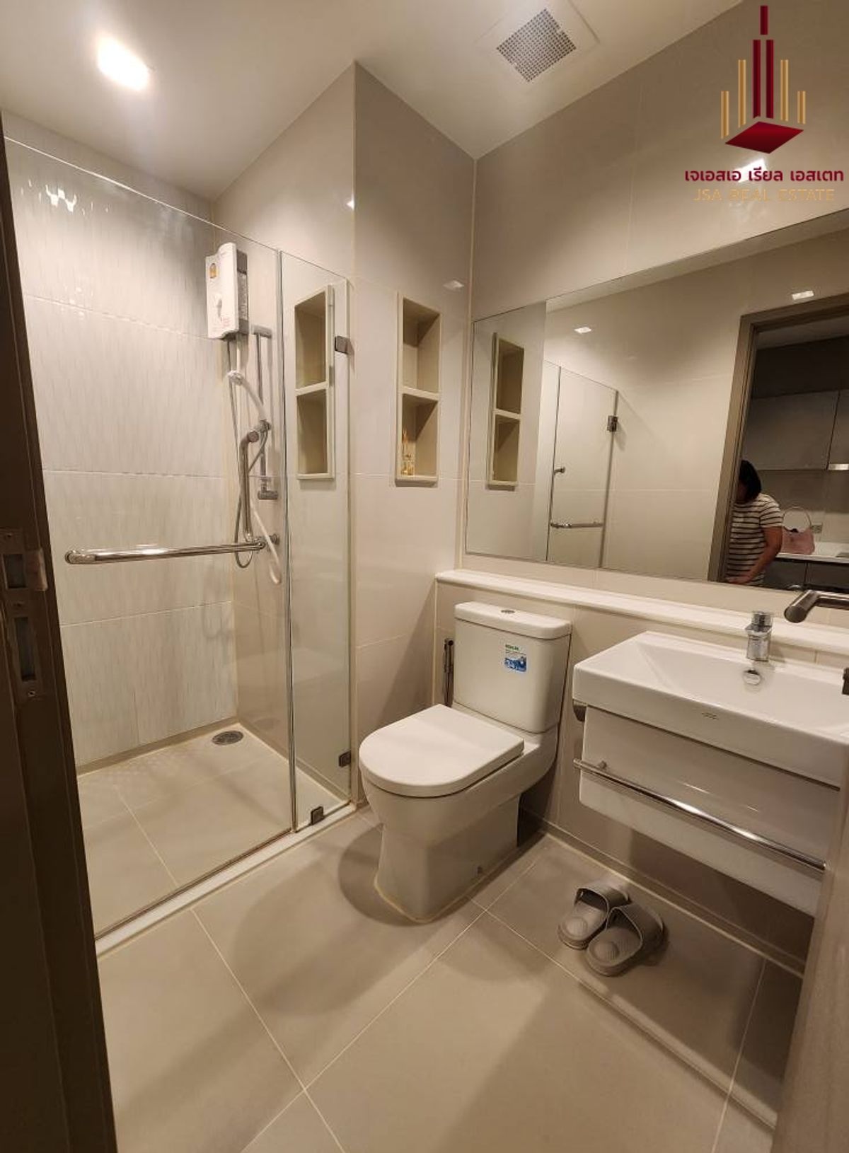 ให้เช่าคอนโดพระราม 9 เพชรบุรีตัดใหม่ RCA : ✨ For Rent: Life Asoke - Rama 9 Condo ✨   💰 Only 17,000 THB/month