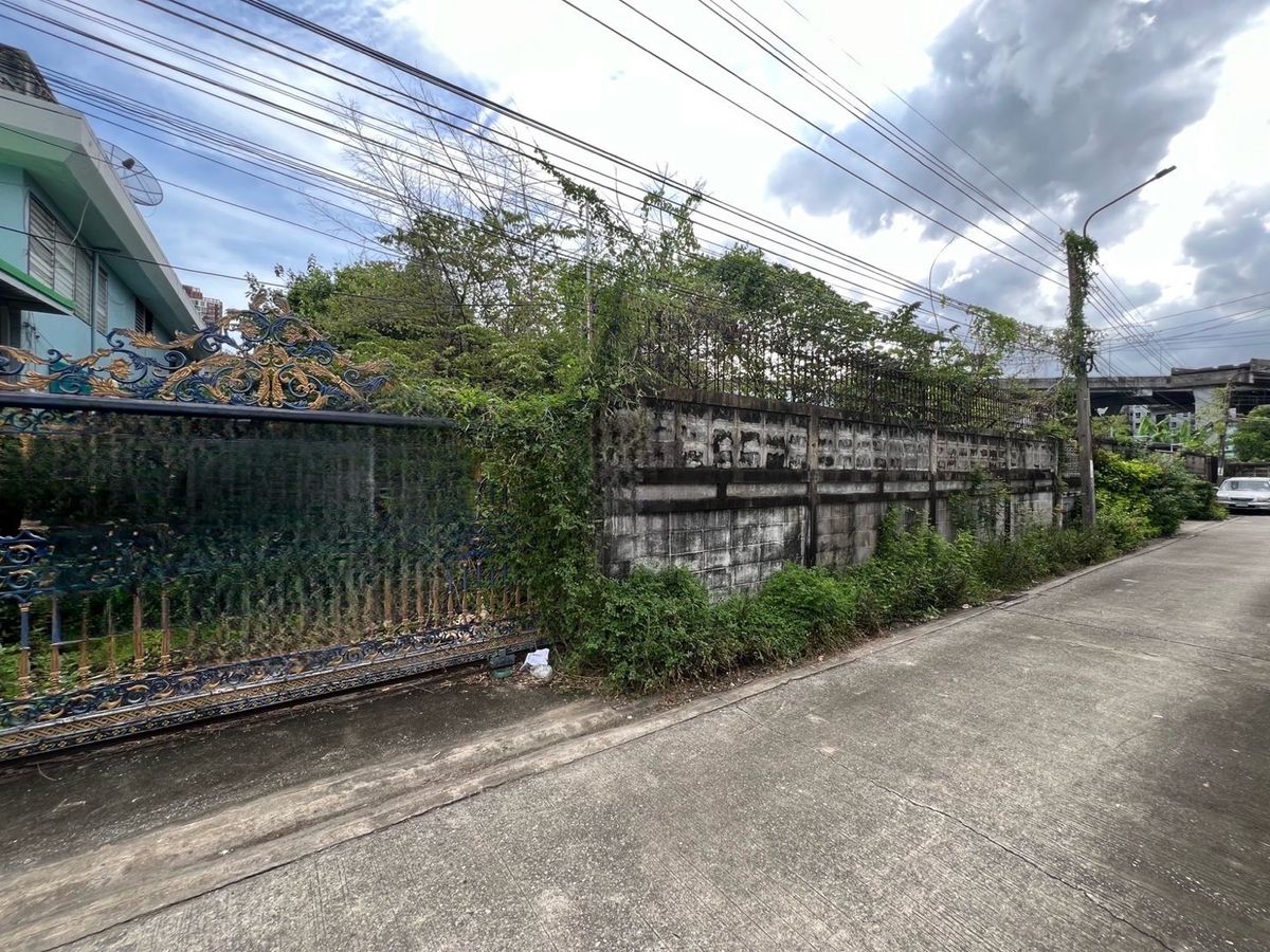 ขายที่ดินอ่อนนุช อุดมสุข : Land in Bangna | โอกาสทอง! ที่ดินบางนา | 稀缺机会！邦纳核心地段土地 🏠🚉🙋🏻‍♂️✈️ 📍 100 ตร.วา (400 sqm) | Frontage 15m × Depth 25m | 面宽15米 × 深25米 🛣️ เพียง 150 ม. จากปากซอย / 750 ม. ถึง 🚉 BTS อุดมสุข / ตรงข้าม Bangkok Mall 🏬🛒🛍️🎉