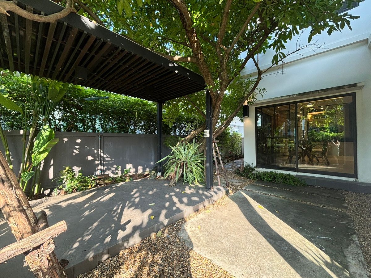 For SaleHouseBangna, Bearing, Lasalle : Mantana 1 Bangna KM.7 by Land & Houses, Corner house ready to move