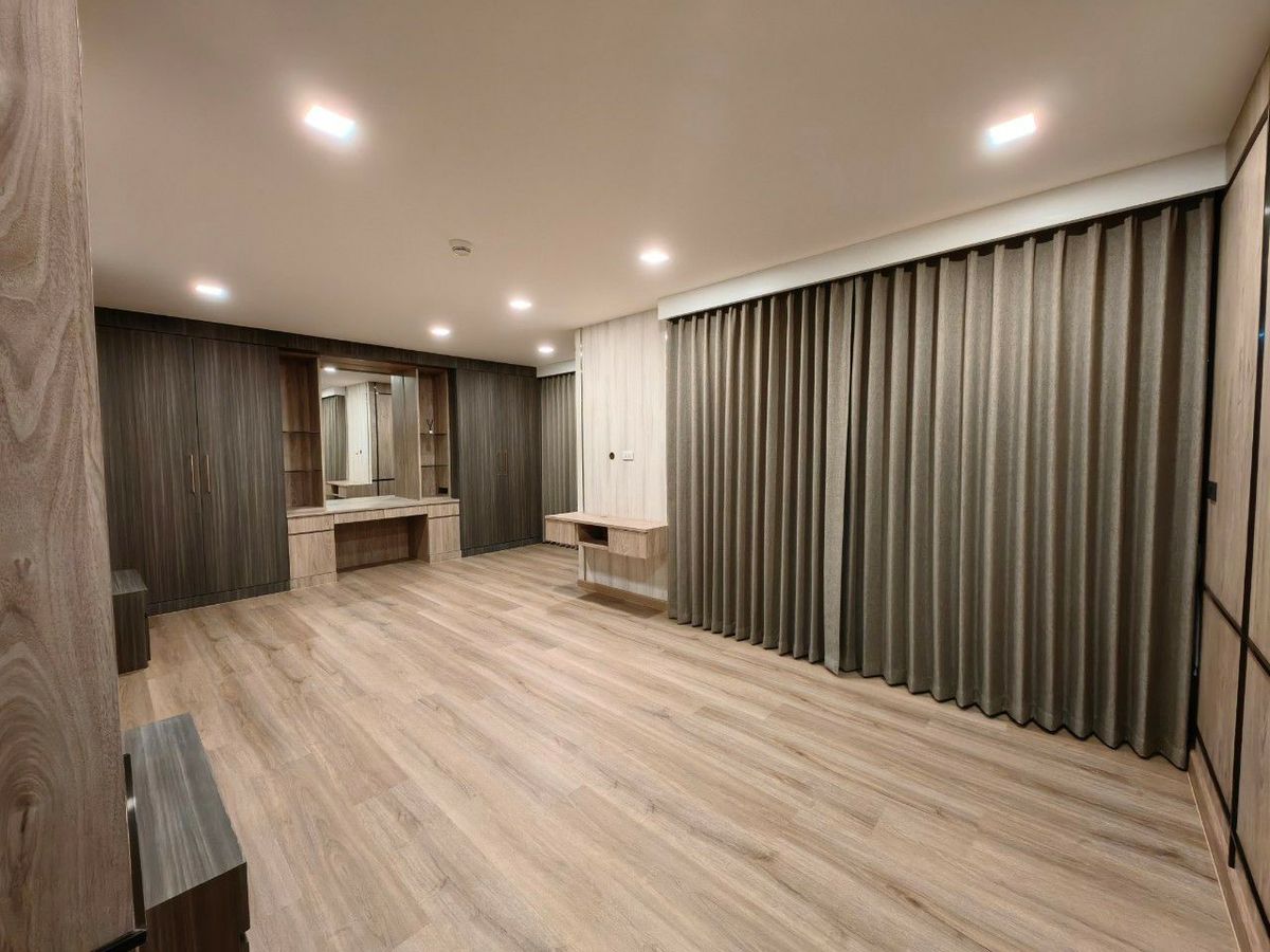 ขายคอนโดวิทยุ ชิดลม หลังสวน : Rare item!! คอนโดคุณภาพดี old money ใจกลางหลังสวน ทำเลซอยสมคิด ห้องสวย Newly renovated ทั้งห้อง วิวโล่งร่มรื่น✨Somkid Gardens✨3 ห้องนอน 3 ห้องน้ำ ขนาด 252 ตร.ม ใกล้ BTS / MRT ชิดลม (0.5 กม.) Tel.0982645161 