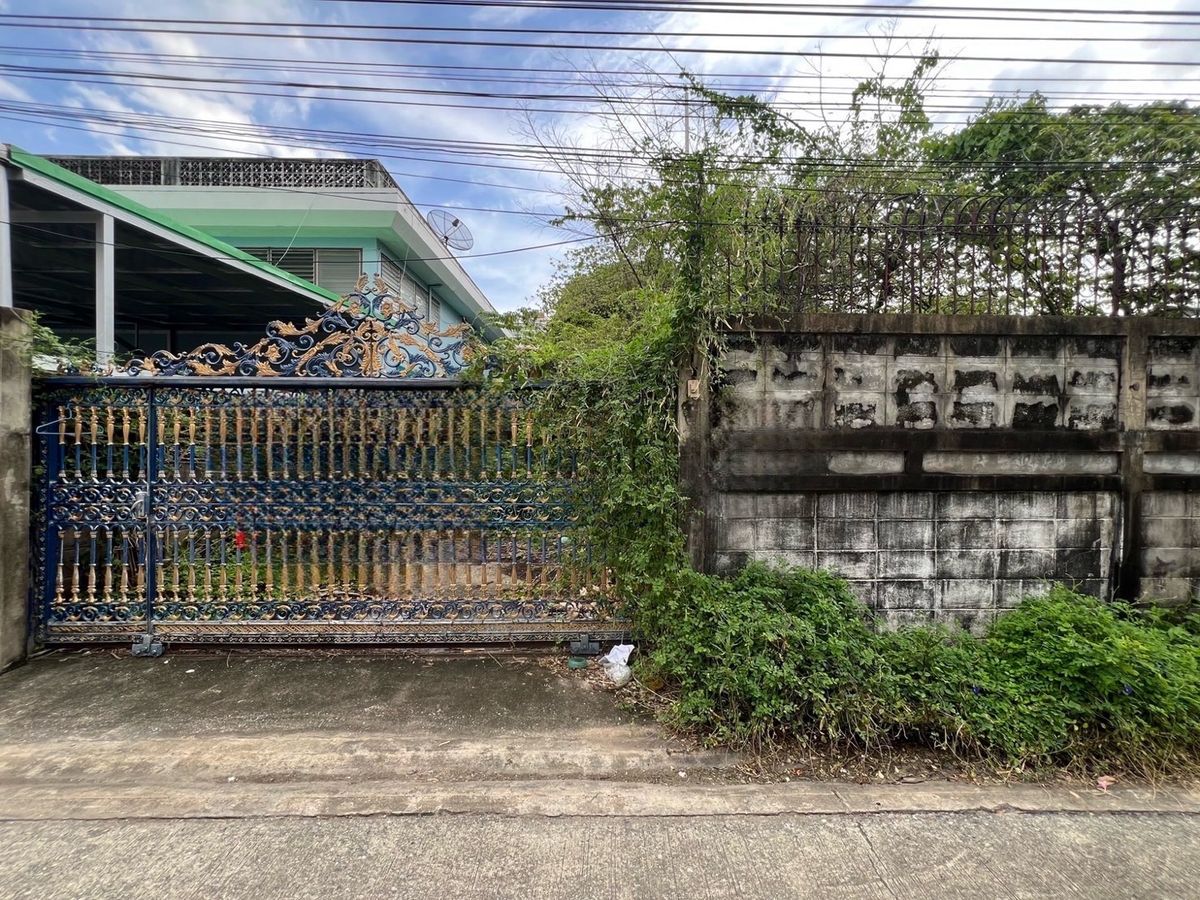 ขายที่ดินอ่อนนุช อุดมสุข : Land in Bangna | โอกาสทอง! ที่ดินบางนา | 稀缺机会！邦纳核心地段土地 🏠🚉🙋🏻‍♂️✈️ 📍 100 ตร.วา (400 sqm) | Frontage 15m × Depth 25m | 面宽15米 × 深25米 🛣️ เพียง 150 ม. จากปากซอย / 750 ม. ถึง 🚉 BTS อุดมสุข / ตรงข้าม Bangkok Mall 🏬🛒🛍️🎉