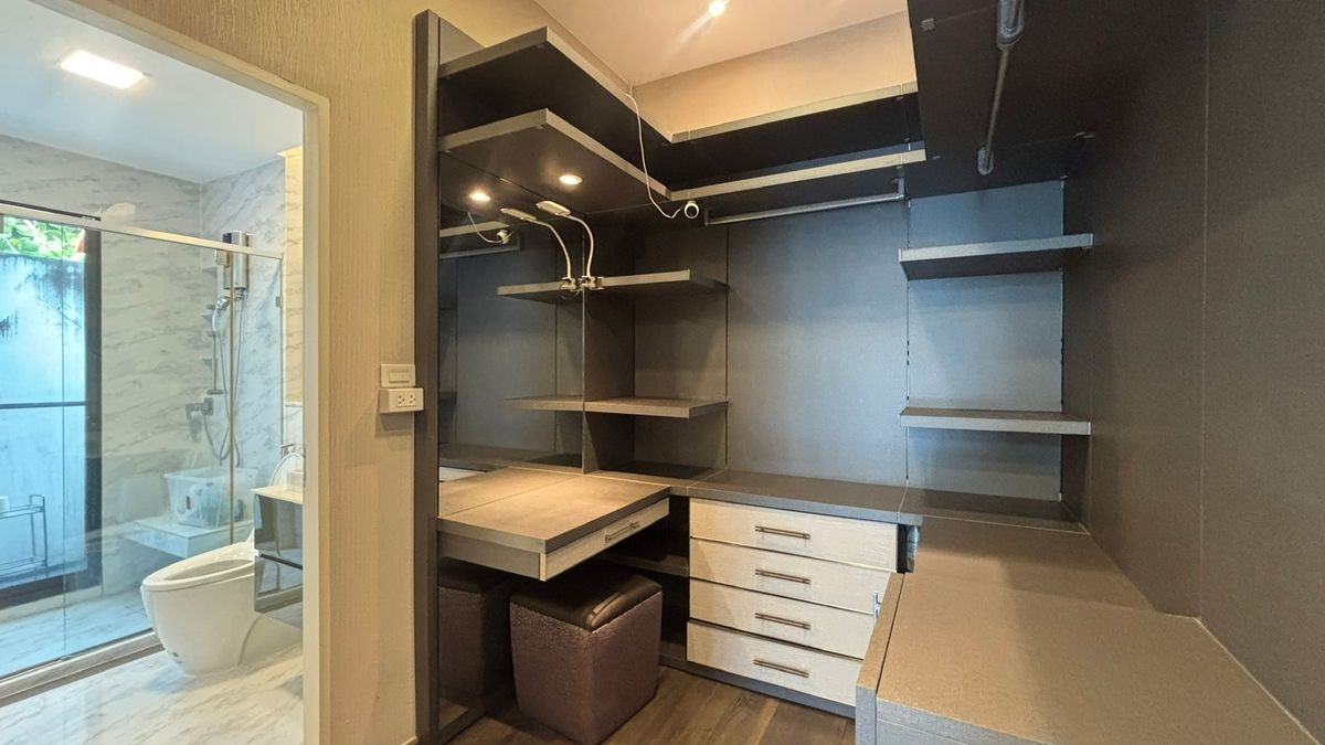 For SaleHouseBangna, Bearing, Lasalle : Mantana 1 Bangna KM.7 by Land & Houses, Corner house ready to move