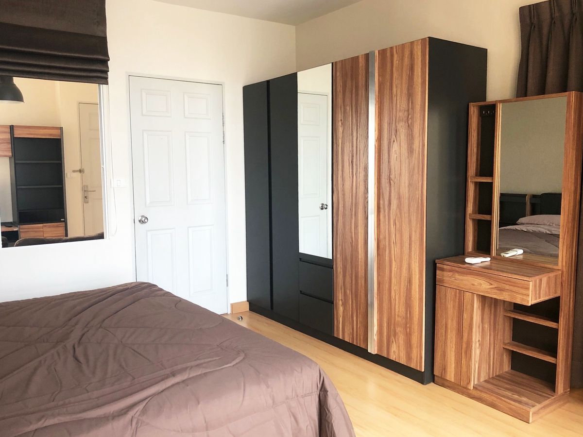 ขายคอนโดรัชดา ห้วยขวาง : นักลงทุนเชิญทางนี้ 📍Life@รัชดา-สุทธิสาร 43 ตร. มีอ่างอาบน้ำ ✨ ขายพร้อมผู้เช่า เพียง 4.1 ลบ. ✨ ติด MRT หน้าโครงการ 0 เมตร ( สนใจติดต่อ 081-152-6154 ญา ) 1 ห้องนอนกั้นสัดส่วน ครัวปิด ปล่อยเช่าดีมาก ไม่เคยว่าง