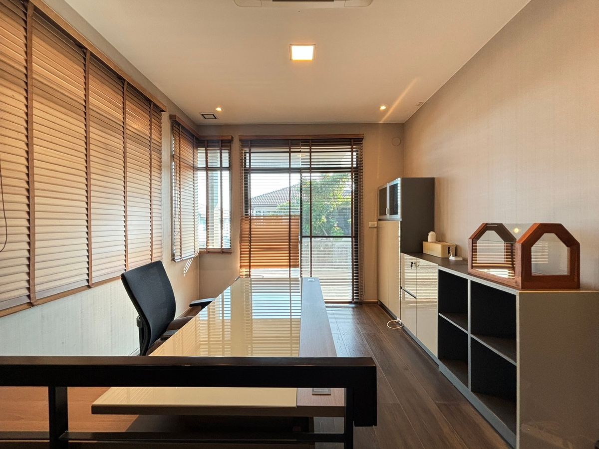 For SaleHouseBangna, Bearing, Lasalle : Mantana 1 Bangna KM.7 by Land & Houses, Corner house ready to move