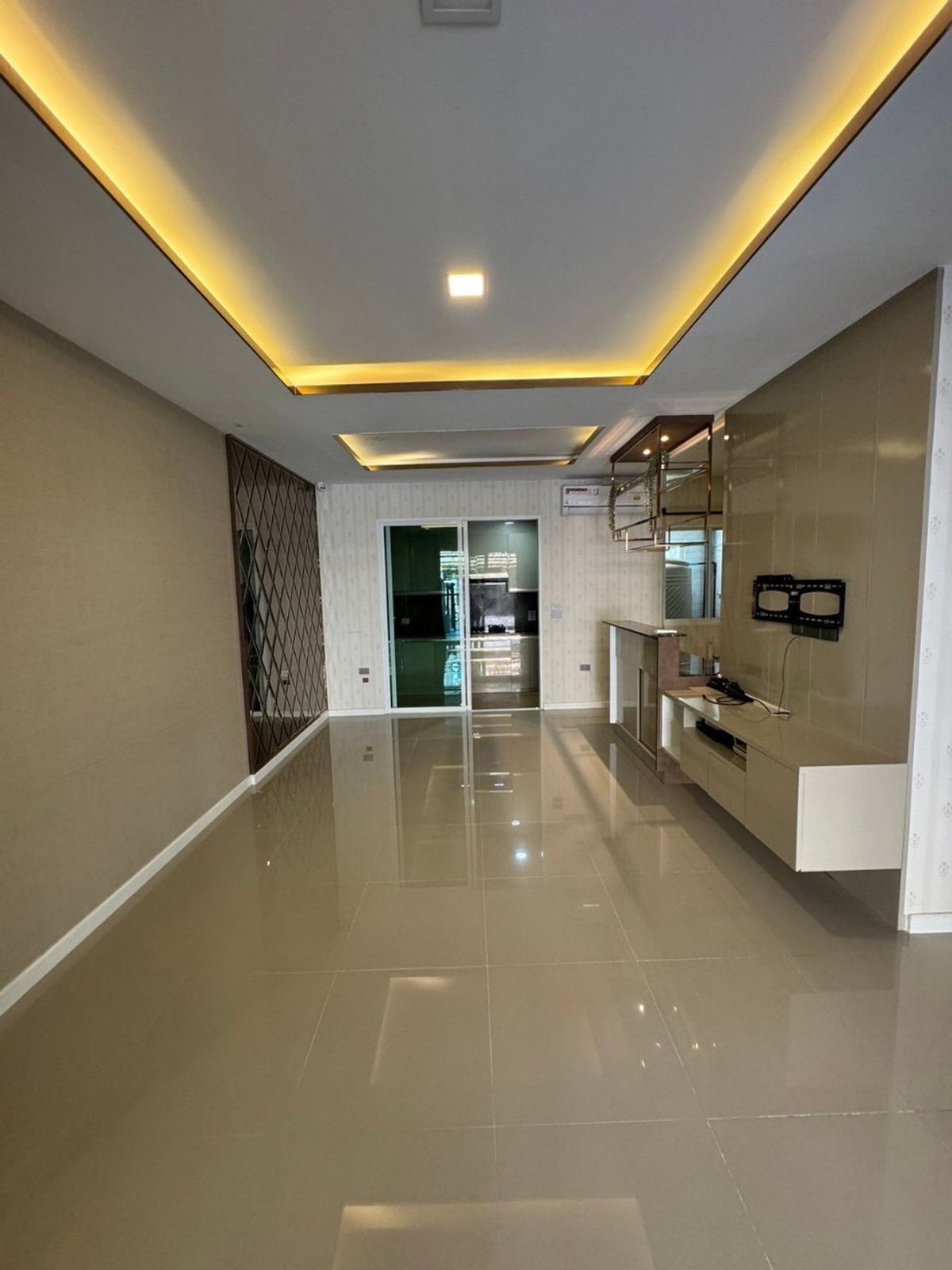 ขายทาวน์โฮมลาดกระบัง สุวรรณภูมิ : ขาย ทาวน์โฮม ใกล้ ถนน กรุงเทพกรีฑา พระราม9, Airport Link ลาดกระบัง ,สนามบินสุวรรณภูมิ