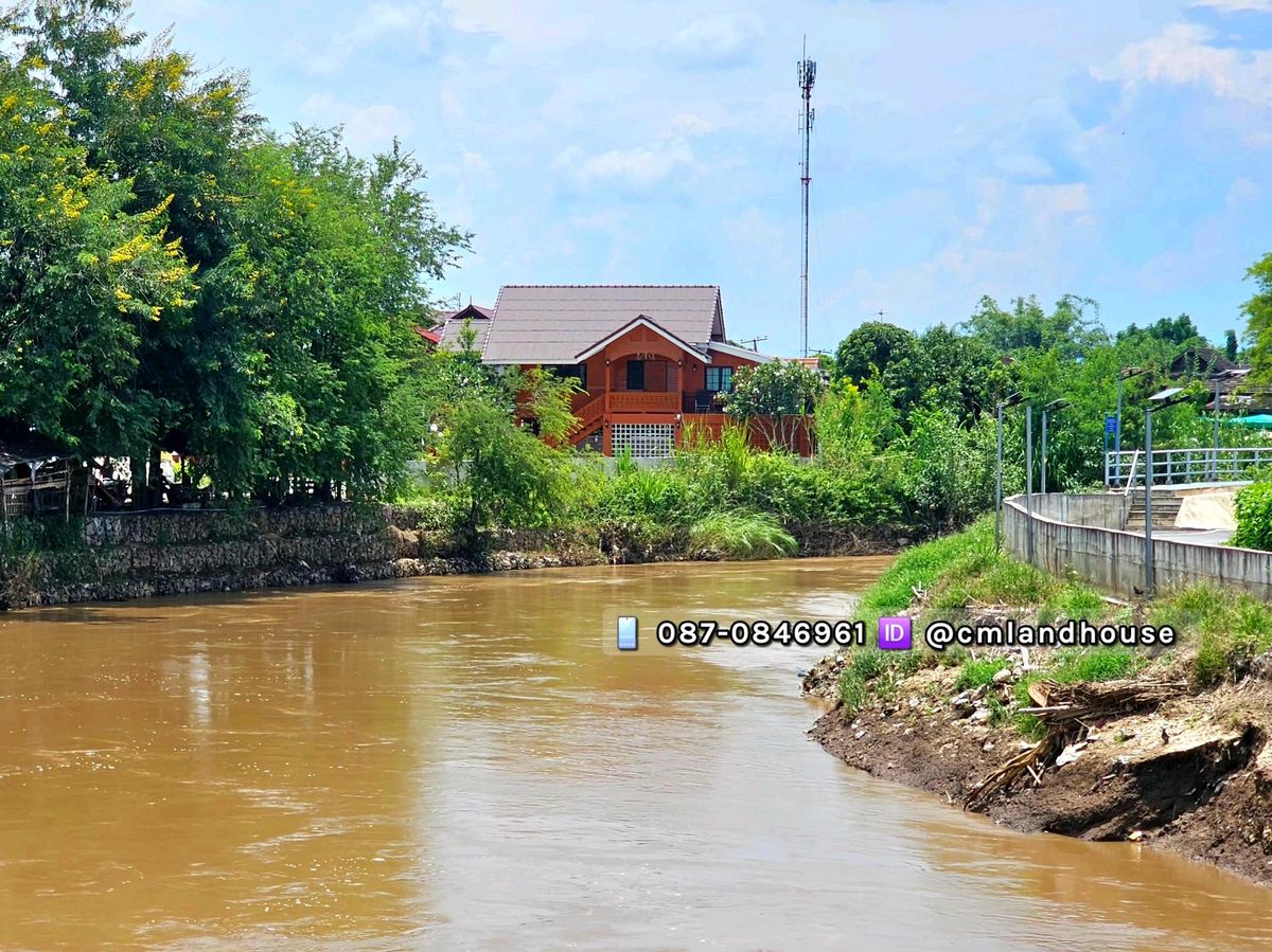 For SaleHouseChiang Mai : Ban Rim Nam District, Patong District, on the airport, 30 km. Location on the road near the highway is suitable for hiring houses. Homestay Cafe Restaurant