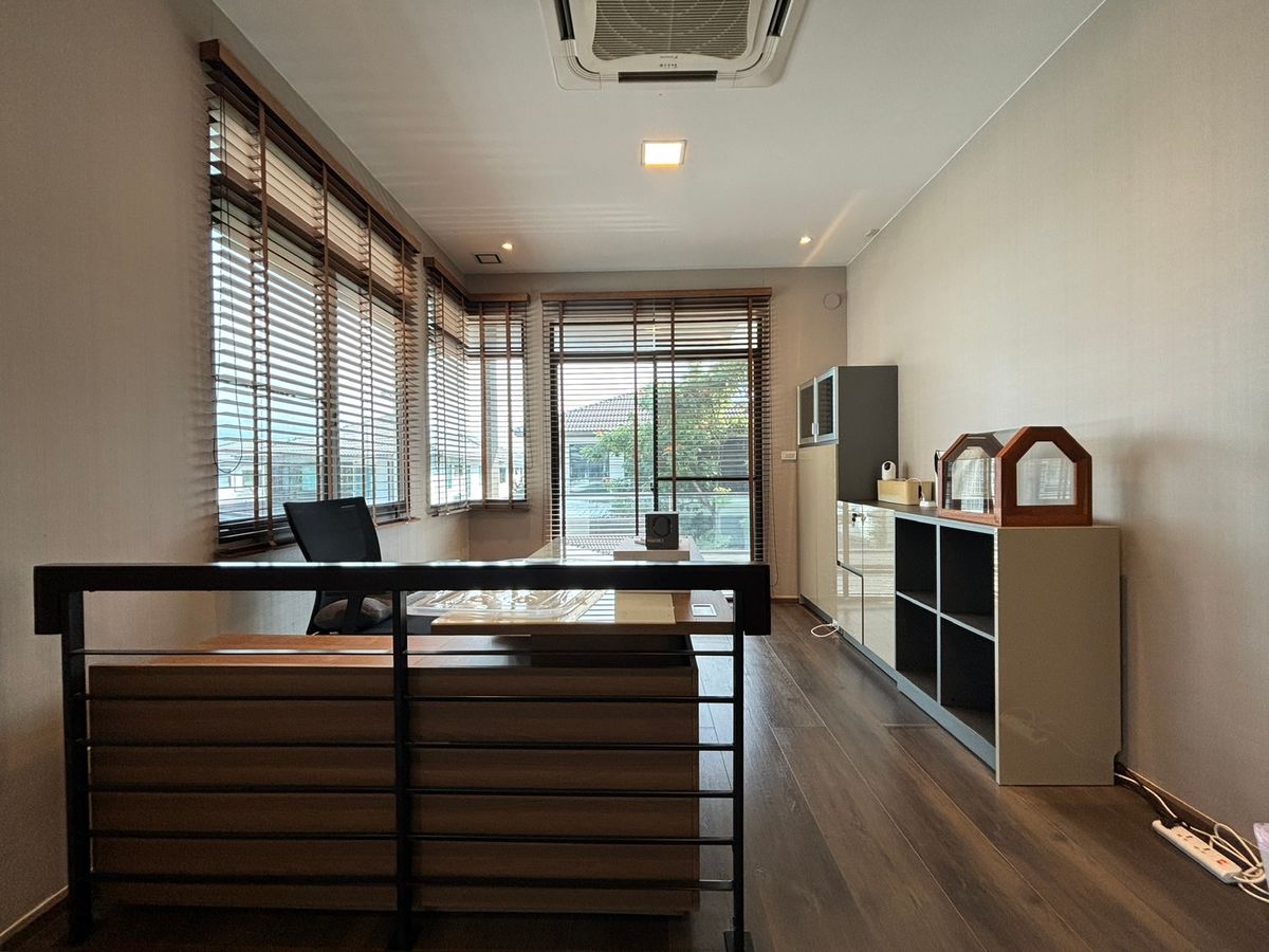 For SaleHouseBangna, Bearing, Lasalle : Mantana 1 Bangna KM.7 by Land & Houses, Corner house ready to move