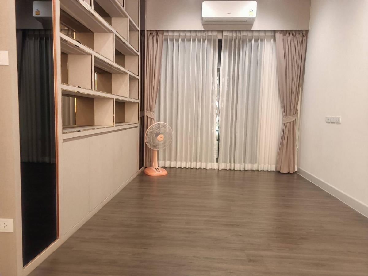 For RentHousePattanakan, Srinakarin : Luxurious 3 bedroom house with wide space in the heart of Ramkhamhaeng. Luxury 3-Bedroom Home with Spacious Living in Rama 9