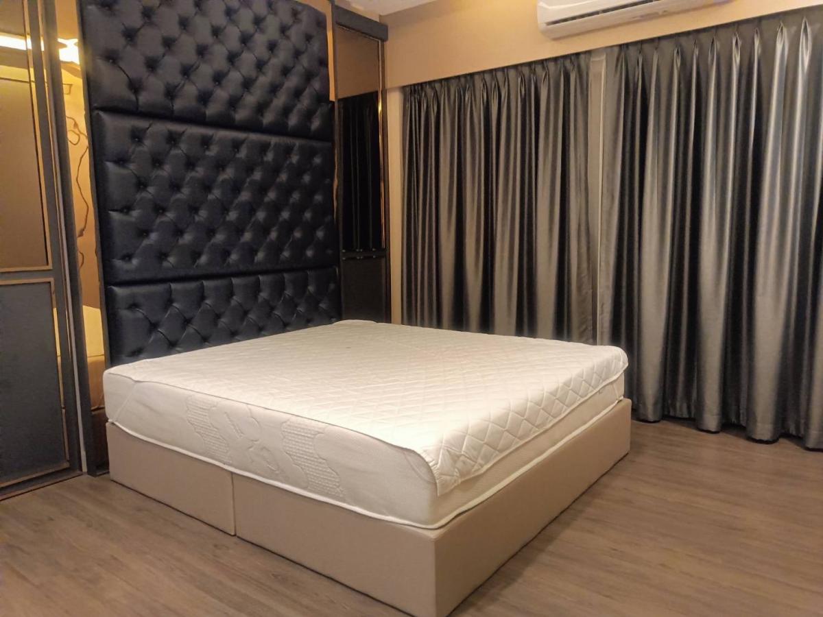 For RentHousePattanakan, Srinakarin : Luxurious 3 bedroom house with wide space in the heart of Ramkhamhaeng. Luxury 3-Bedroom Home with Spacious Living in Rama 9